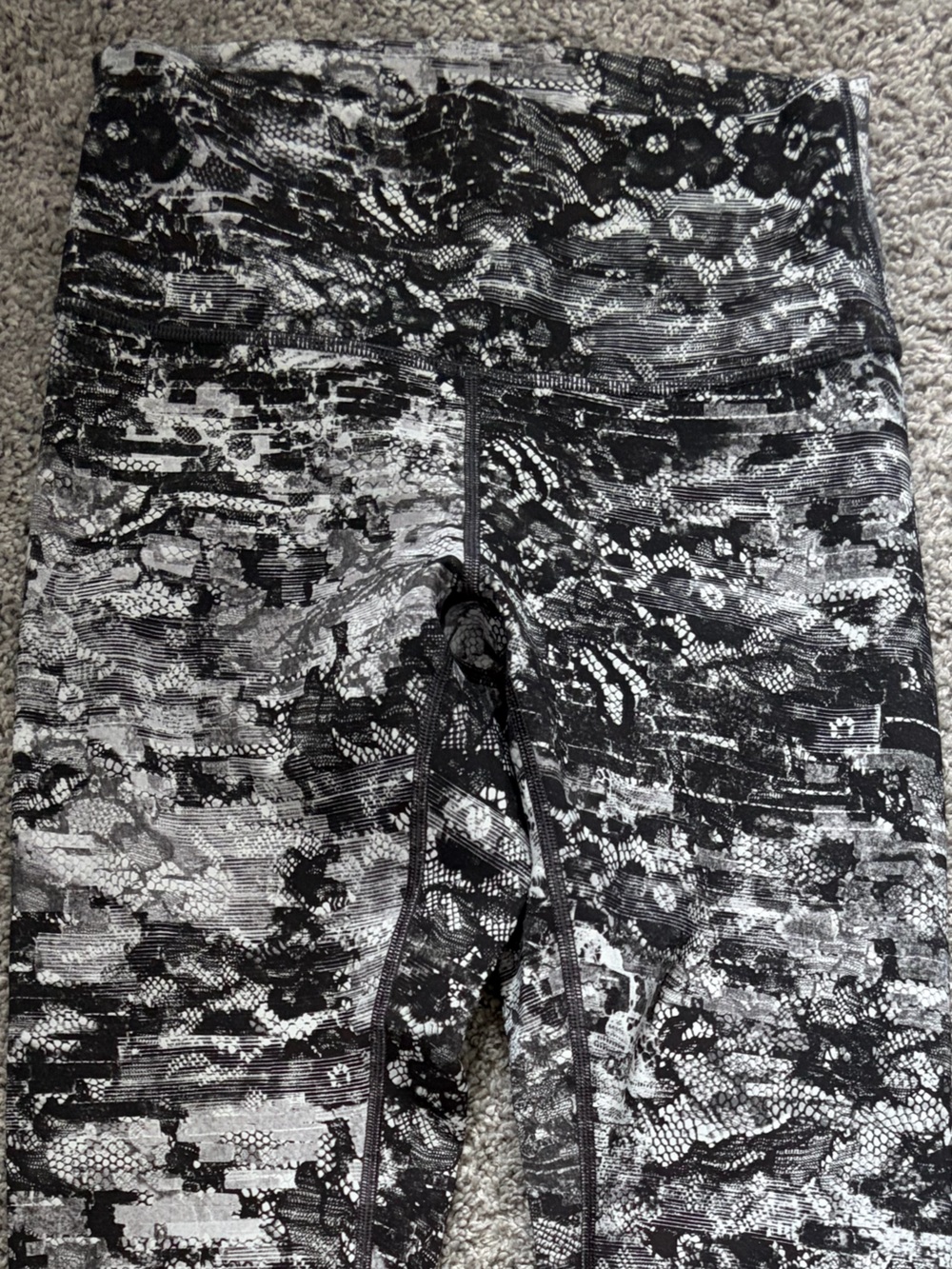 Lululemon Black White Grey Printed Leggings Full Length Size 6